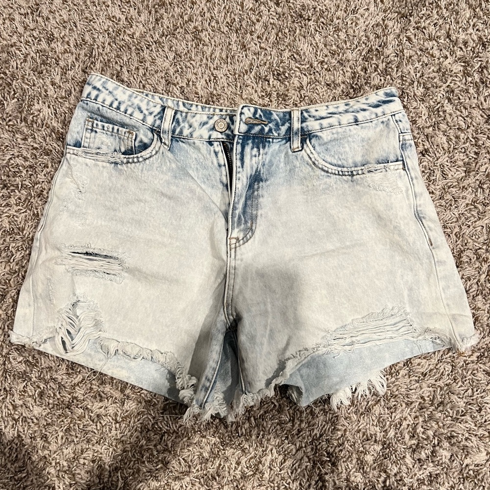 Distressed denim shorts. Size L. Perfect condition